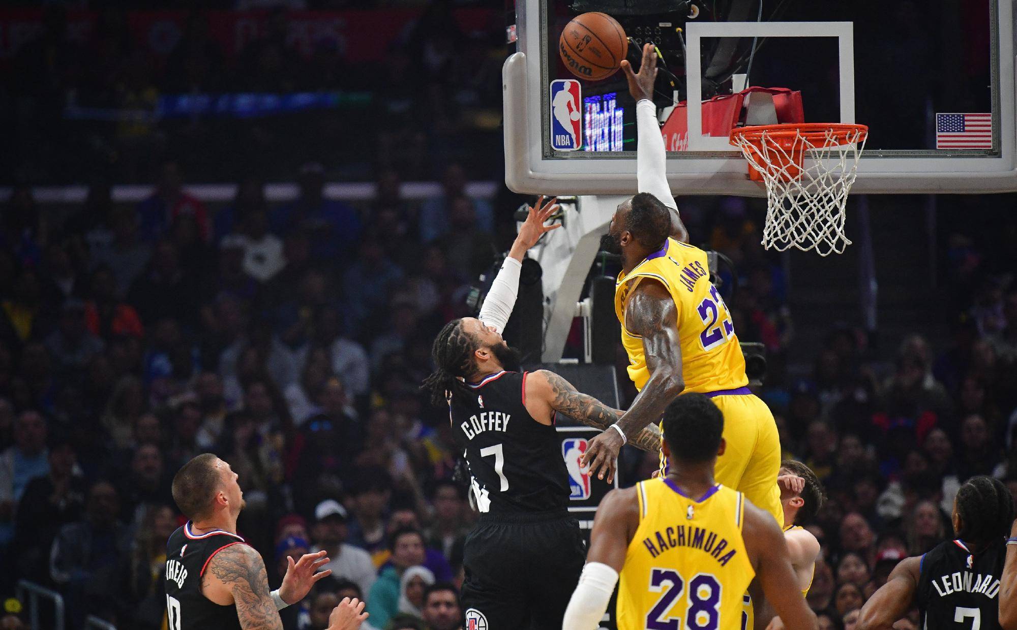 J9-詹姆斯连续五场比赛得分超过领先优势明显，快船不断突破！