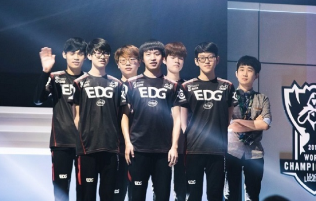 J9-关于Faker爆冷击败巴塞罗那，回归赛场引爆全场！的信息